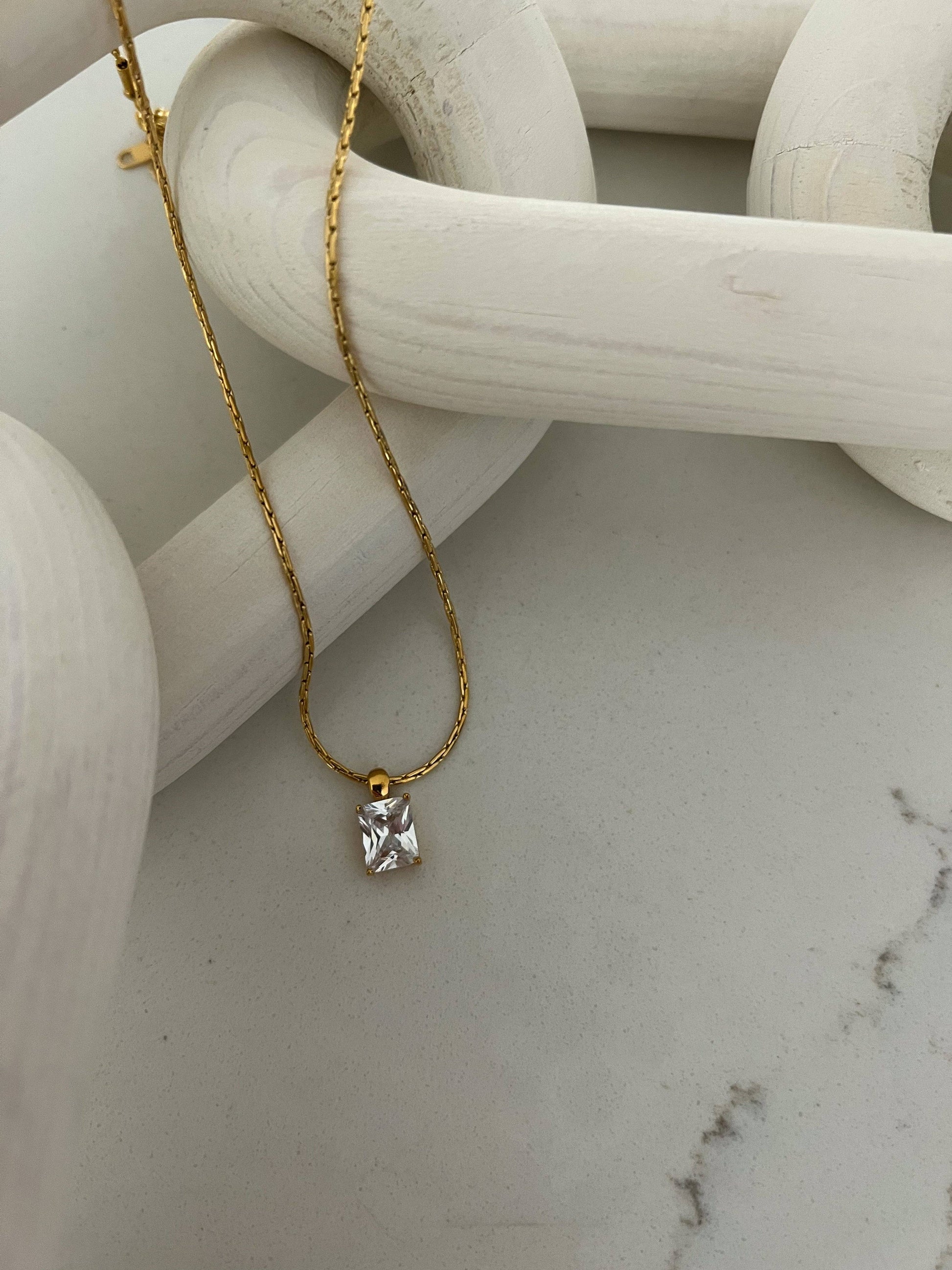 THE “SELENA” NECKLACE – Limber Aesthetics